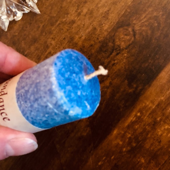 Meditation set starburst glass candle holder & Aloha Bay Abundance Energy pillar - Picture 9 of 10